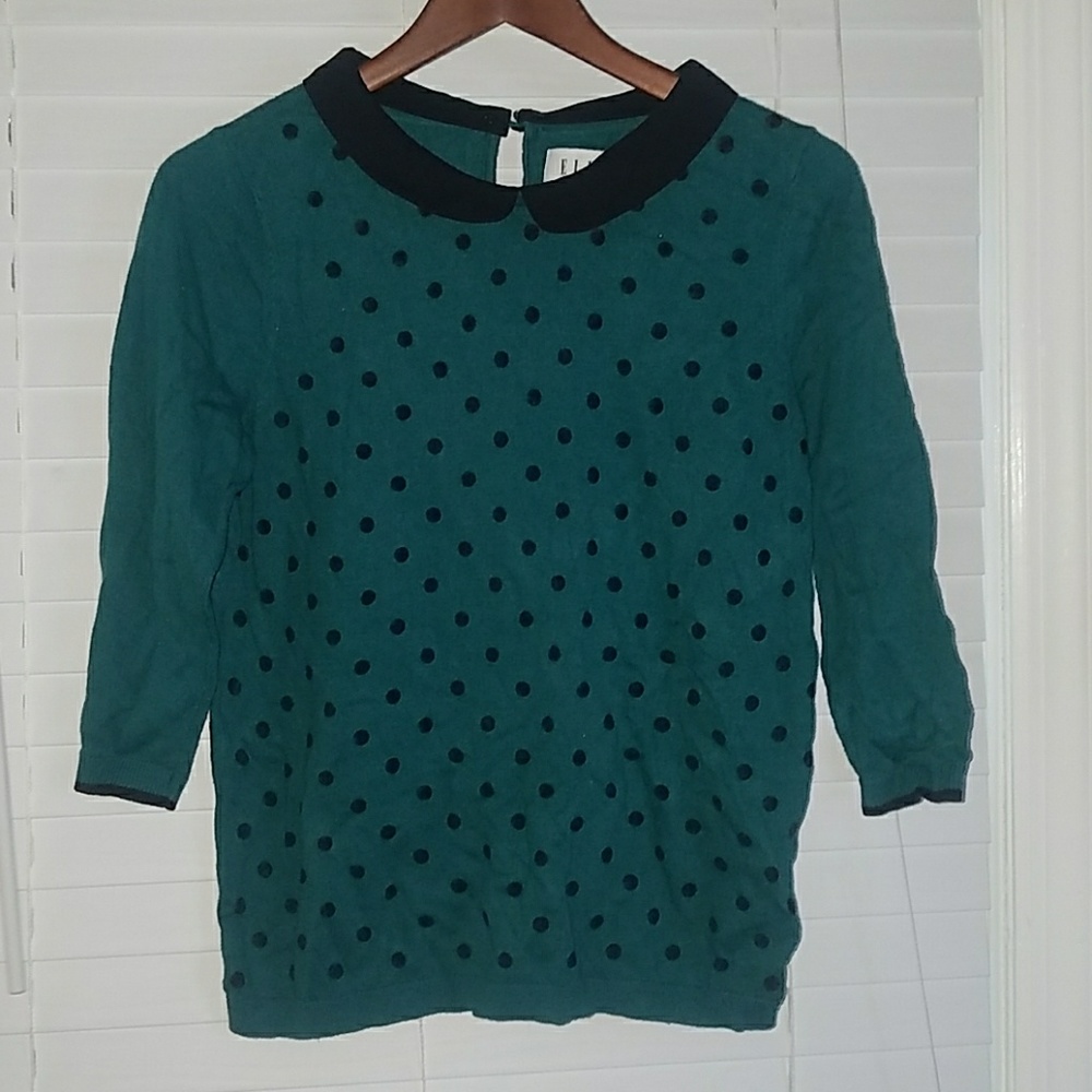 Sweater with optional collar